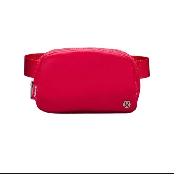 lululemon athletica Handbags - NWT Lululemon belt bag💋.